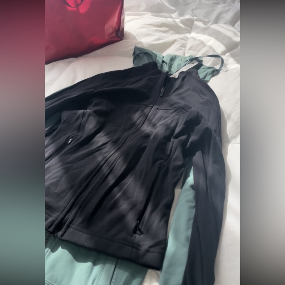 LULULEMON Nulu Cropped Define Jacket size 4